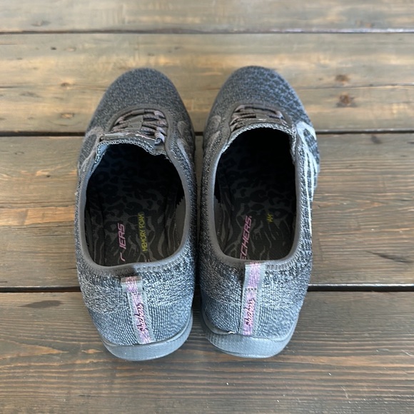 Skechers Bungee Gray Slip Ons - Picture 6 of 7